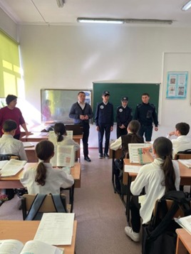 «Ұл бала тәрбиесі жауапты іс », «Қоғамдық жерде тәртіп бұзу, оның жауапкершілігі» тақырыбында пікір алмасу, түсіндіру жұмыстары