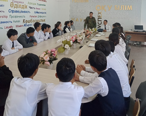 «Ұлттық әскеріміз-Тәуелсіздіктің тірегі» тақырыбында әскери қызметкерлерімен кездесу өткізілді.