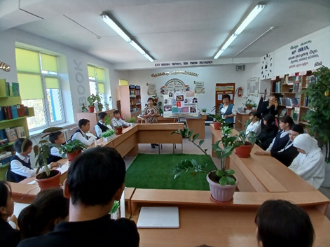 «Ғарыш көрген үш қазақ» атты   патриоттық тәрбие сағаты